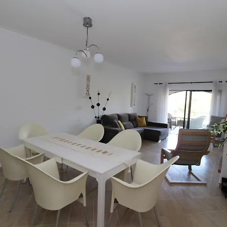 2 Bedrooms With Shared Pool And Enclosed Garden At 3 Km Away From The 아파트 포티마오