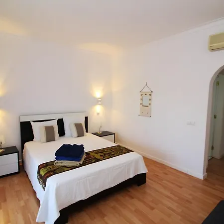Apartment 2 Bedrooms With Shared Pool And Enclosed Garden At 3 Km Away From The Portimao