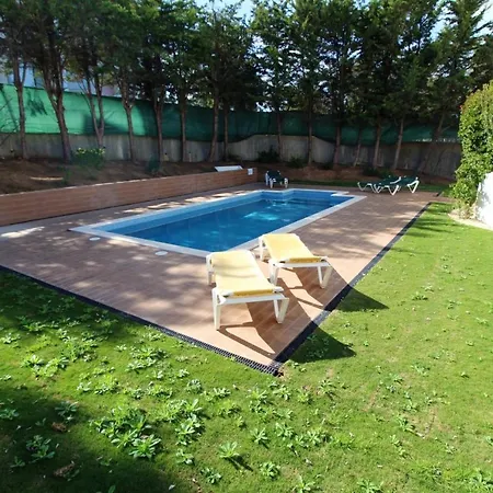 2 Bedrooms With Shared Pool And Enclosed Garden At 3 Km Away From The * Portimao