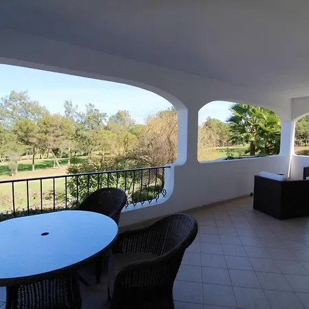 2 Bedrooms With Shared Pool And Enclosed Garden At 3 Km Away From The Apartment Portimao
