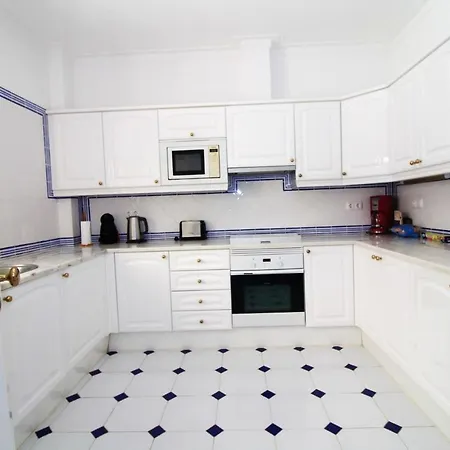 Apartment 2 Bedrooms With Shared Pool And Enclosed Garden At 3 Km Away From The Portimao