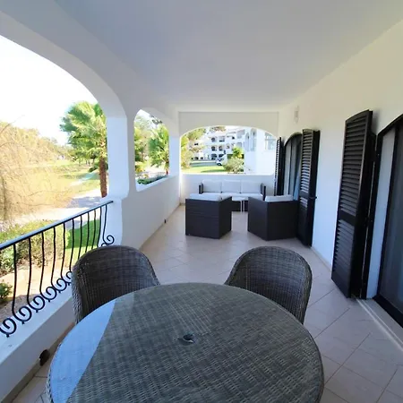 2 Bedrooms With Shared Pool And Enclosed Garden At 3 Km Away From The Apartment Portimao